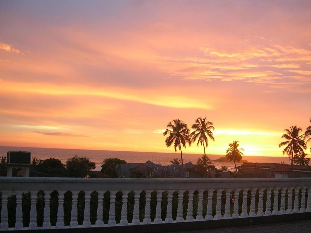 Sagarika Beach Hotel Moragalla Bagian luar foto