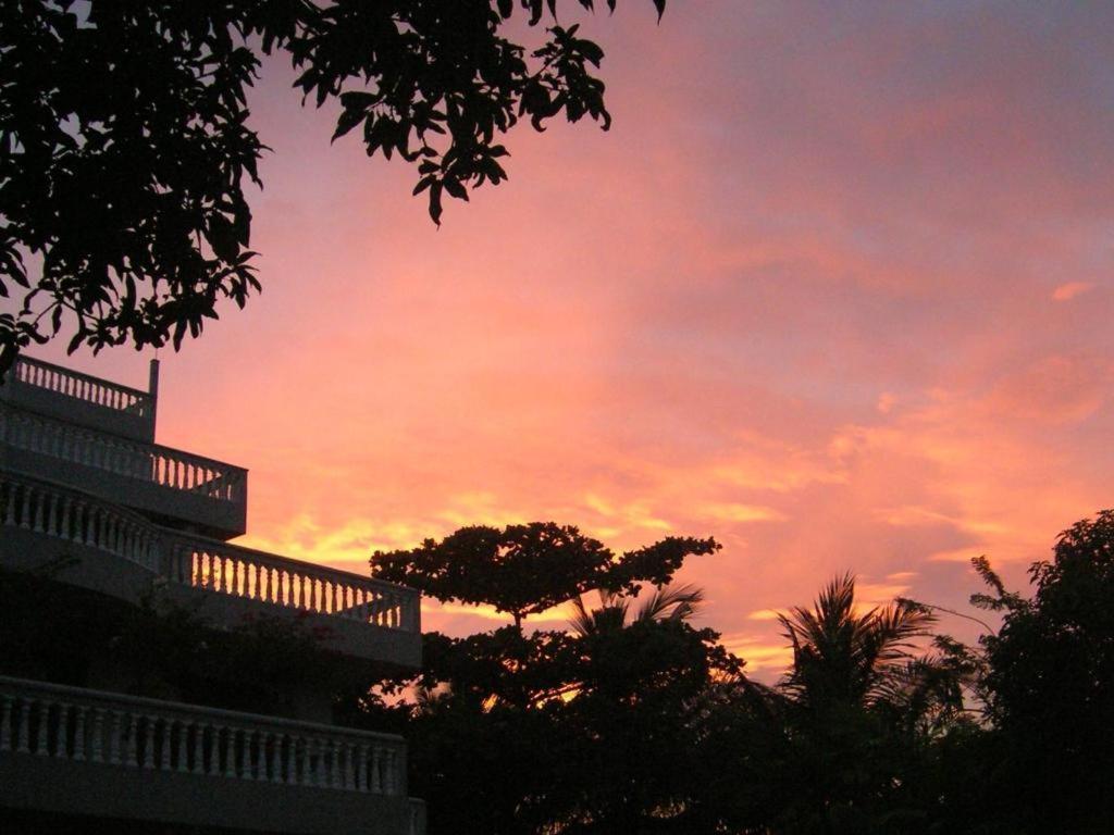 Sagarika Beach Hotel Moragalla Bagian luar foto