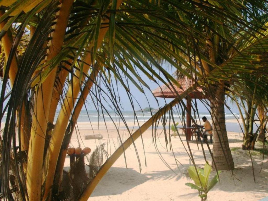 Sagarika Beach Hotel Moragalla Bagian luar foto