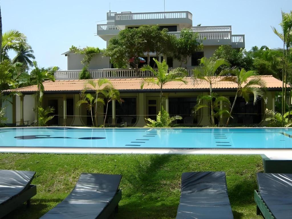 Sagarika Beach Hotel Moragalla Bagian luar foto