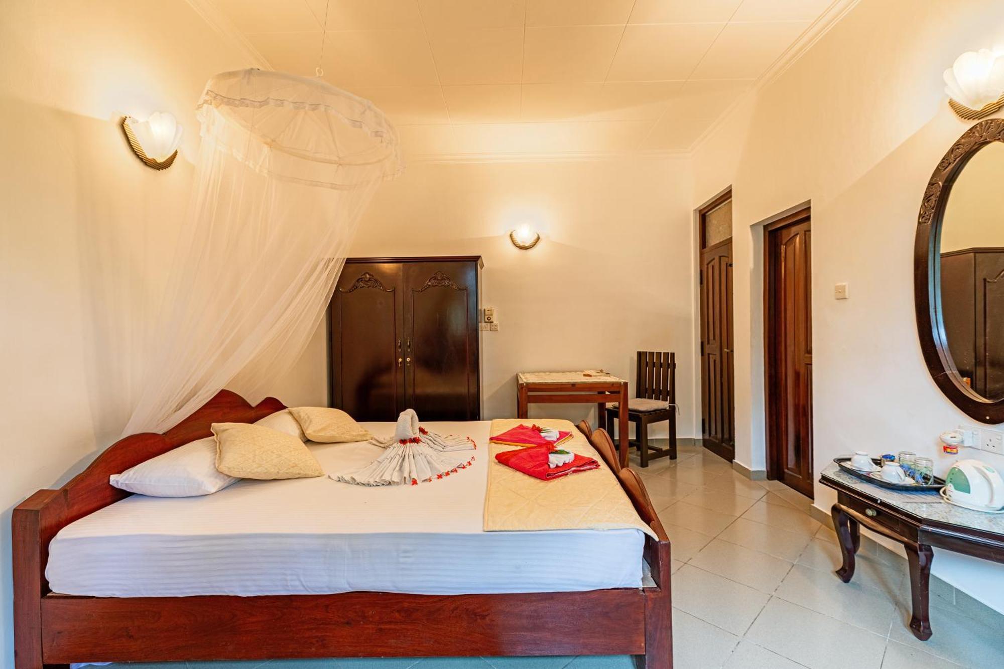 Sagarika Beach Hotel Moragalla Bagian luar foto