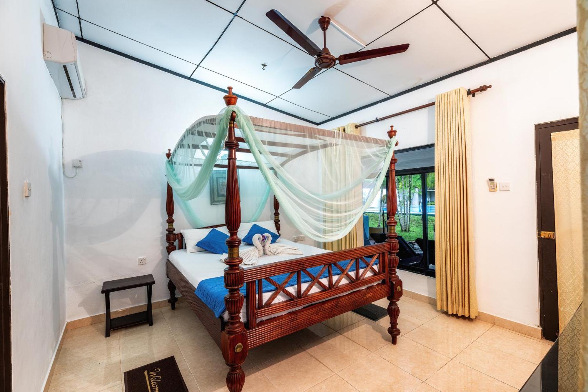Sagarika Beach Hotel Moragalla Bagian luar foto