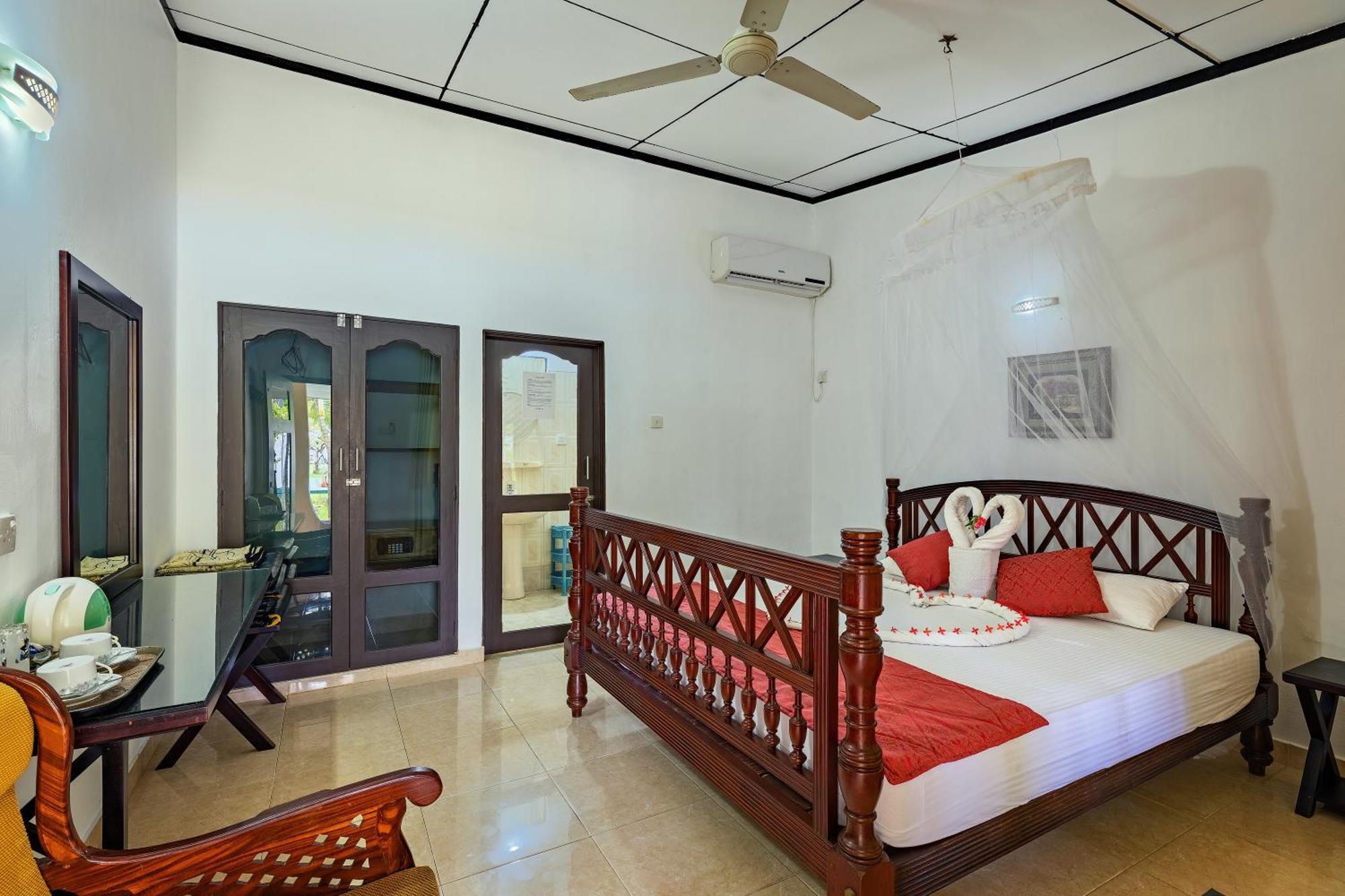 Sagarika Beach Hotel Moragalla Bagian luar foto