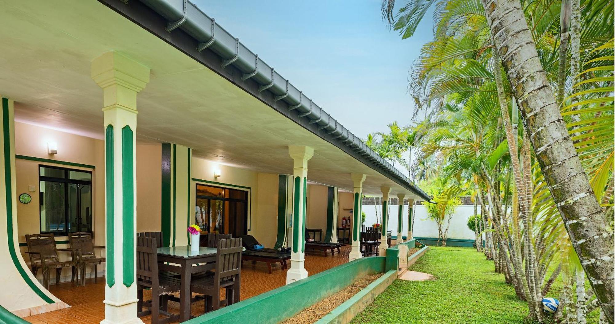 Sagarika Beach Hotel Moragalla Bagian luar foto