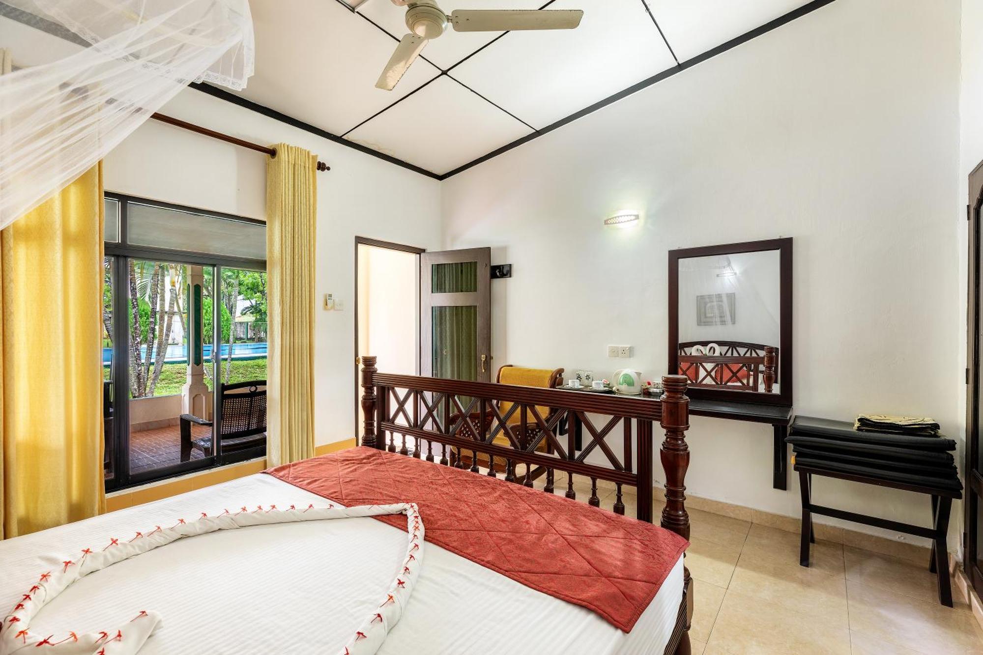 Sagarika Beach Hotel Moragalla Bagian luar foto