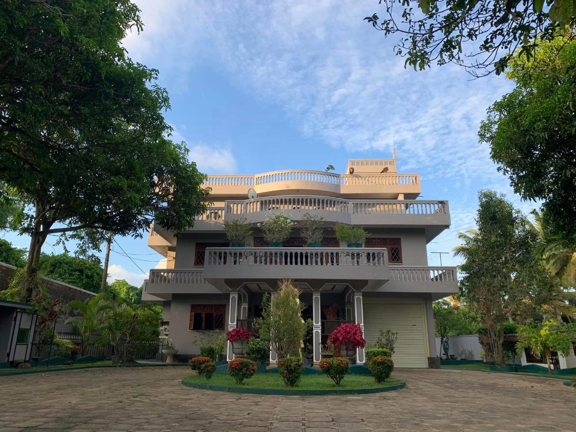 Sagarika Beach Hotel Moragalla Bagian luar foto