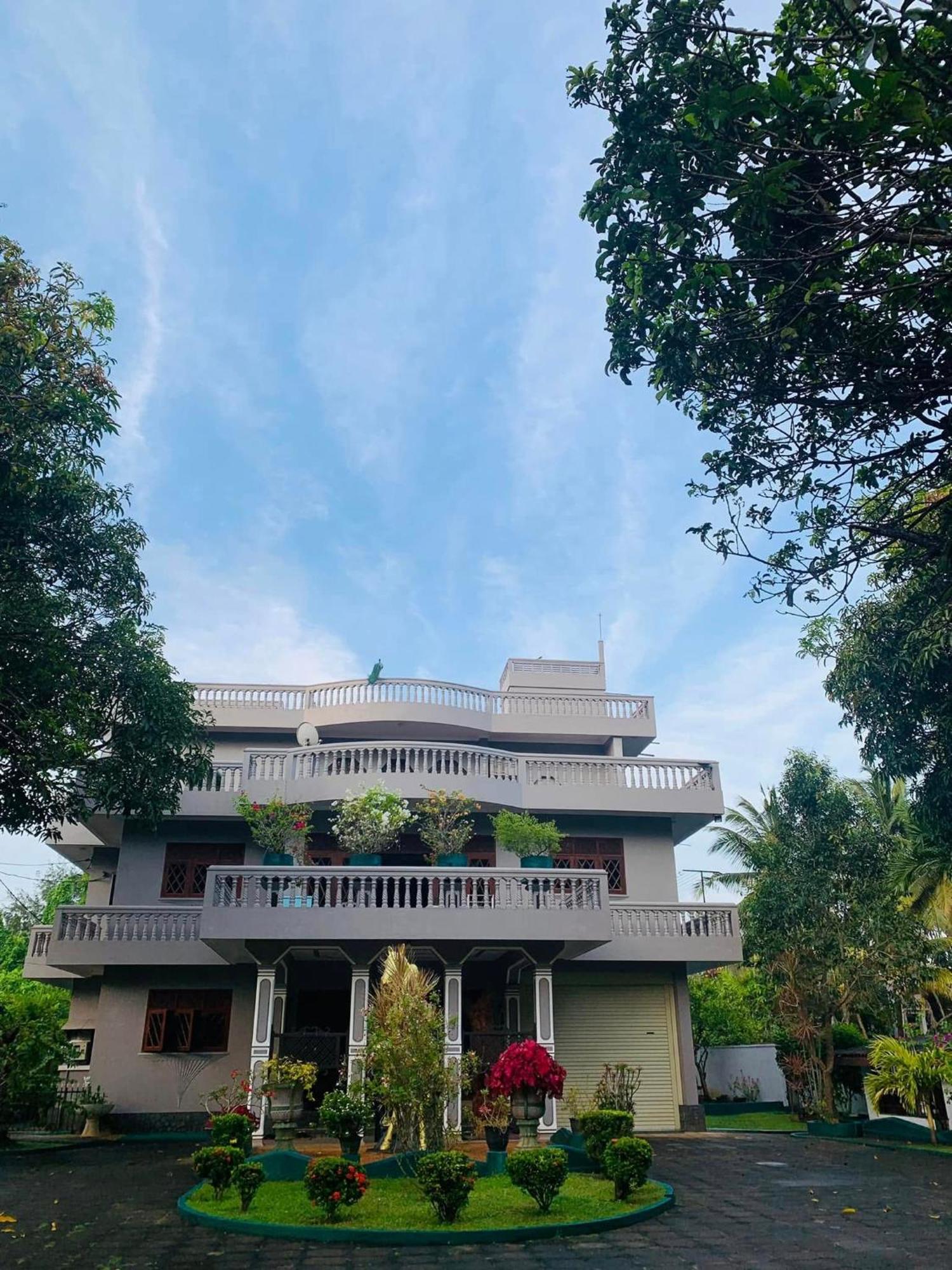 Sagarika Beach Hotel Moragalla Bagian luar foto