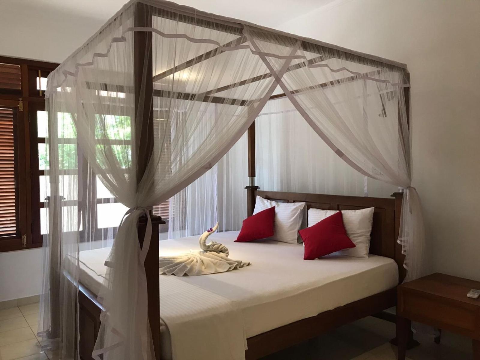 Sagarika Beach Hotel Moragalla Bagian luar foto