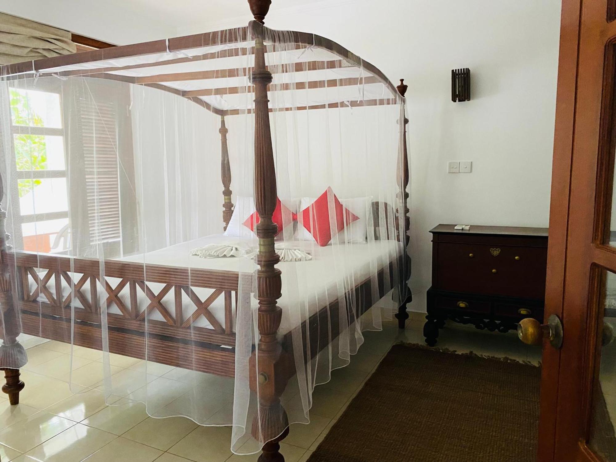 Sagarika Beach Hotel Moragalla Bagian luar foto