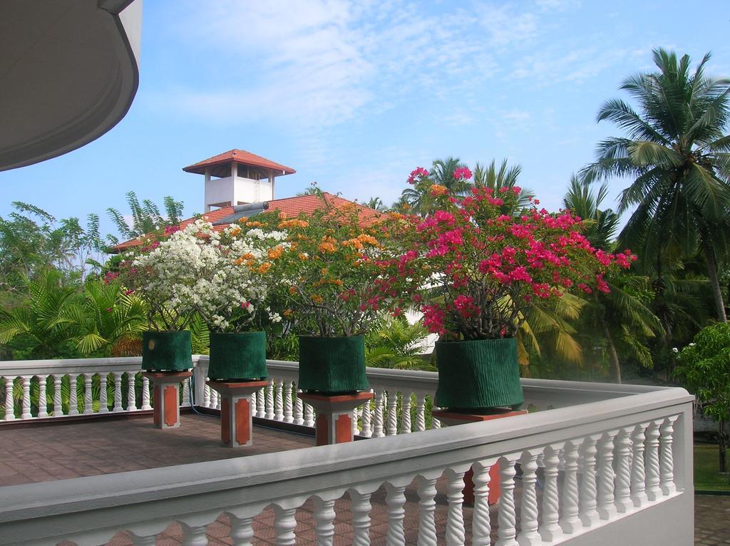 Sagarika Beach Hotel Moragalla Bagian luar foto